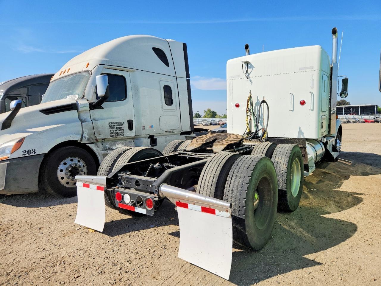 2015 Kenworth T880 Semi Truck