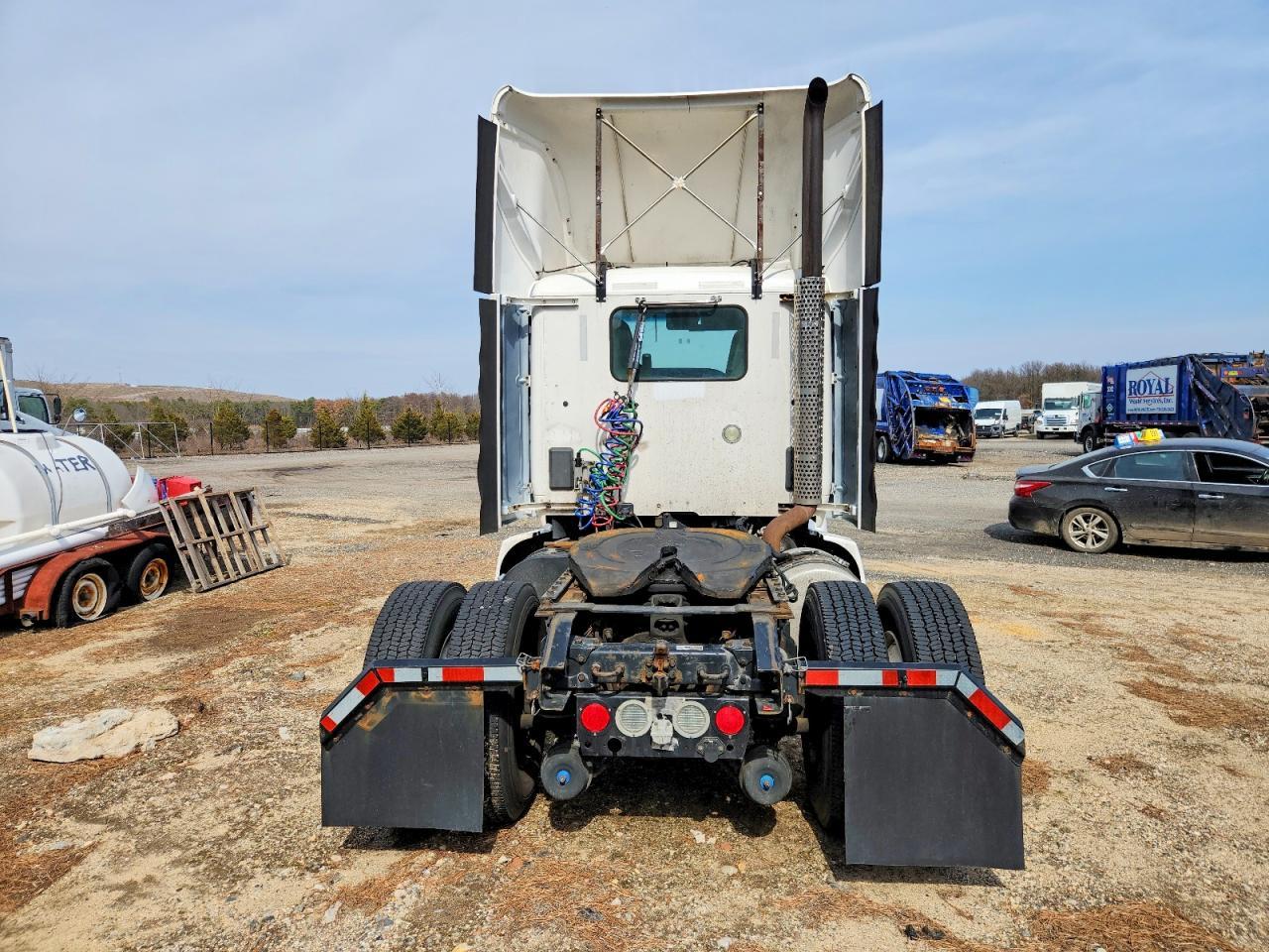 2014 Kenworth T680 Semi Truck