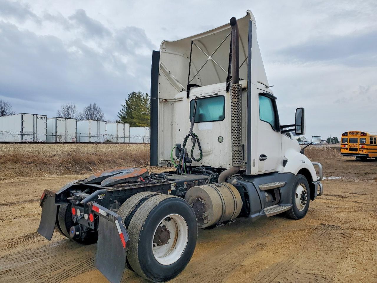 2016 Kenworth T680 Semi Truck