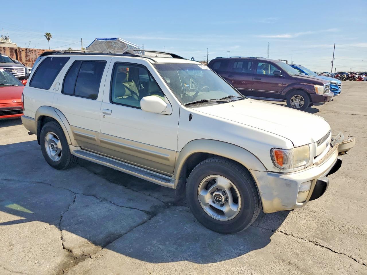 2000 Infiniti QX4 Base