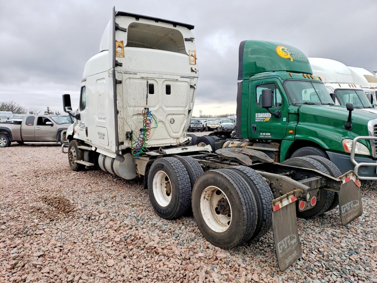 2015 Freigliner 2015 Freightliner Cascadia Semi Truck