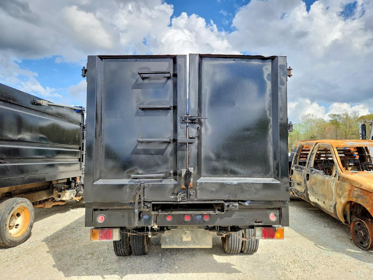 2007 Isuzu NPR Refuse Truck