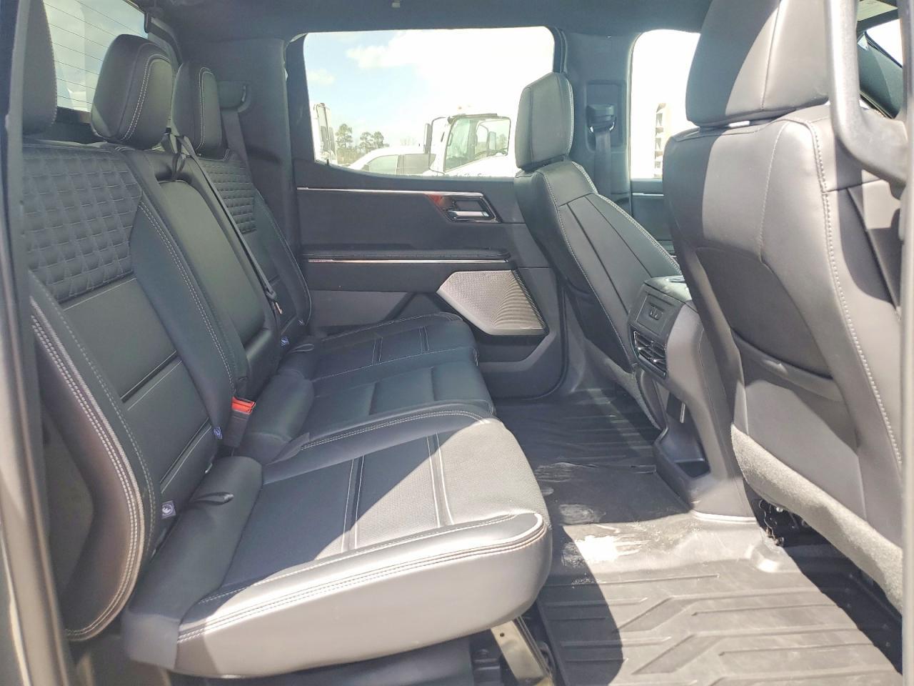 2025 GMC Sierra Denali