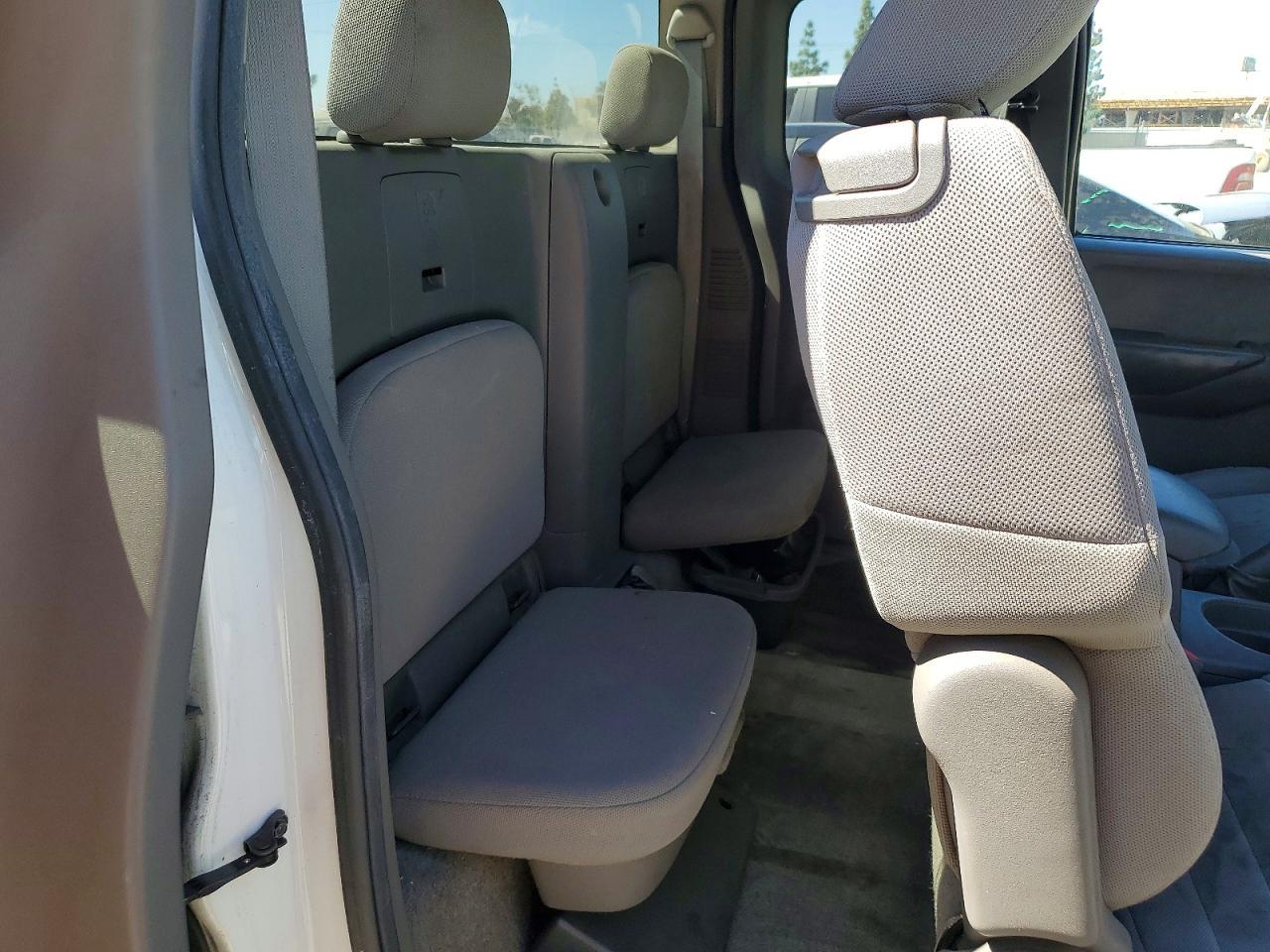 2012 Nissan Frontier s
