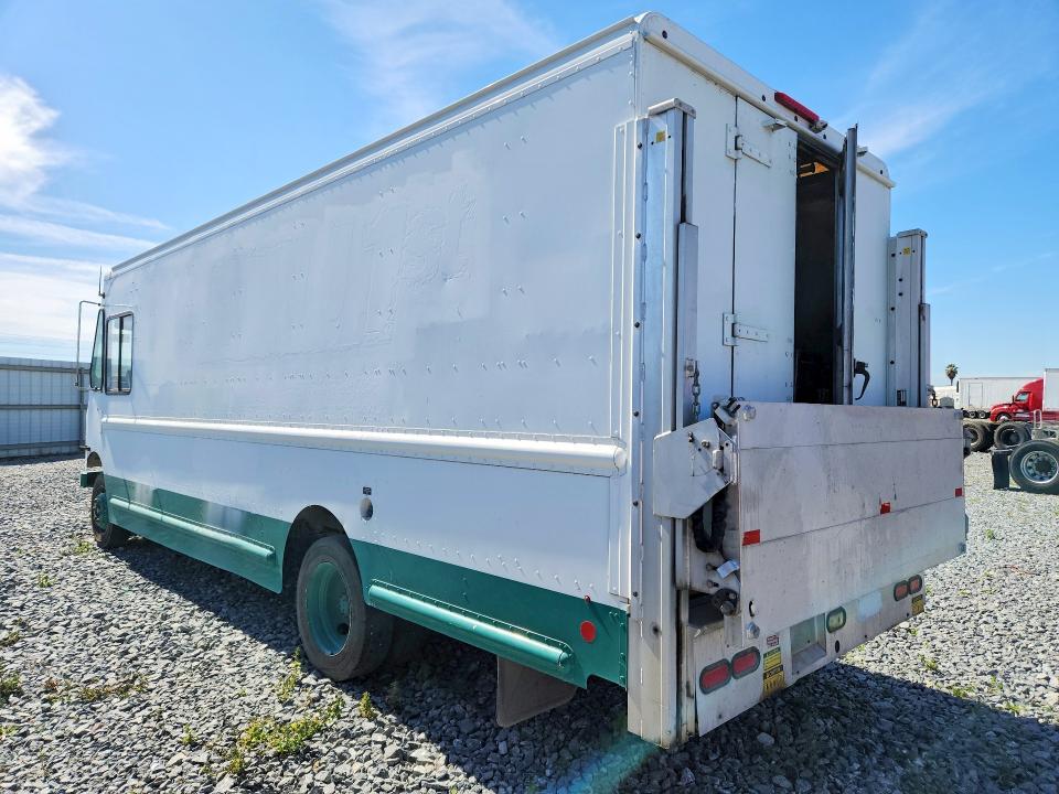2015 Freightliner MT45G Delivery Truck