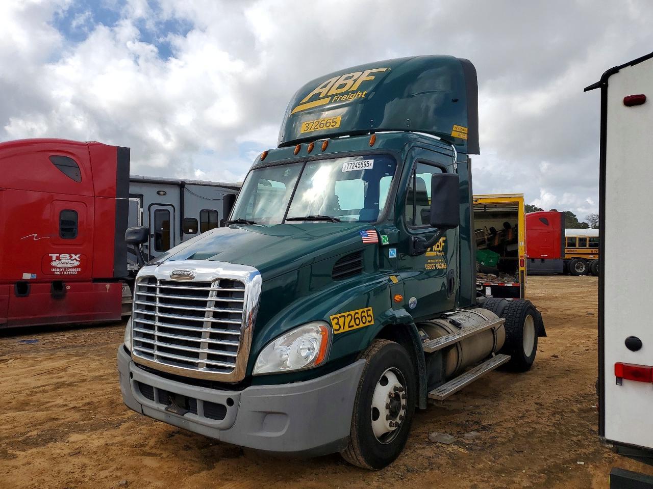 2018 Freigliner 2018 Freightliner Cascadia 113 Semi Truck