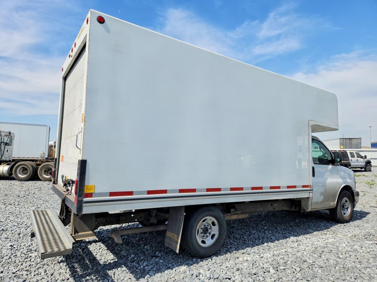 2021 Chevrolet Express BOX Truck