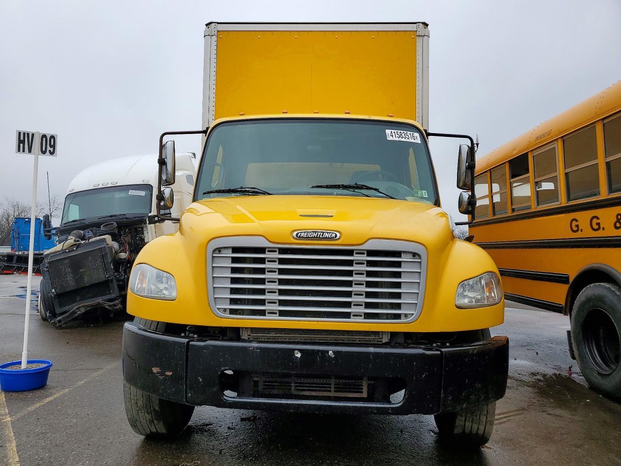 2017 Freigliner 2017 Freightliner Business Class M2 BOX Truck