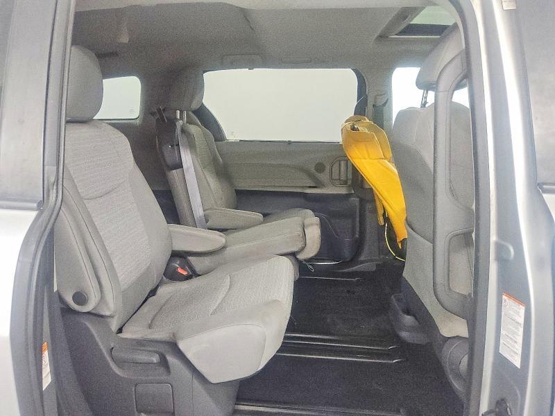 2021 Toyota Sienna le 8-passenger