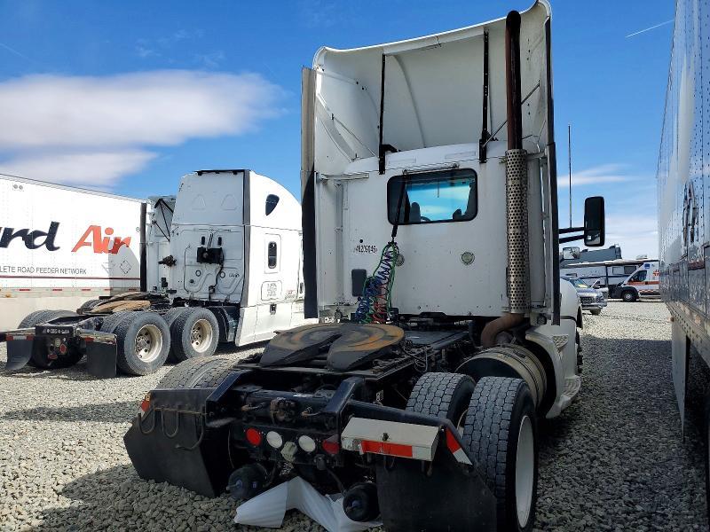 2015 Kenworth T680 Semi Truck