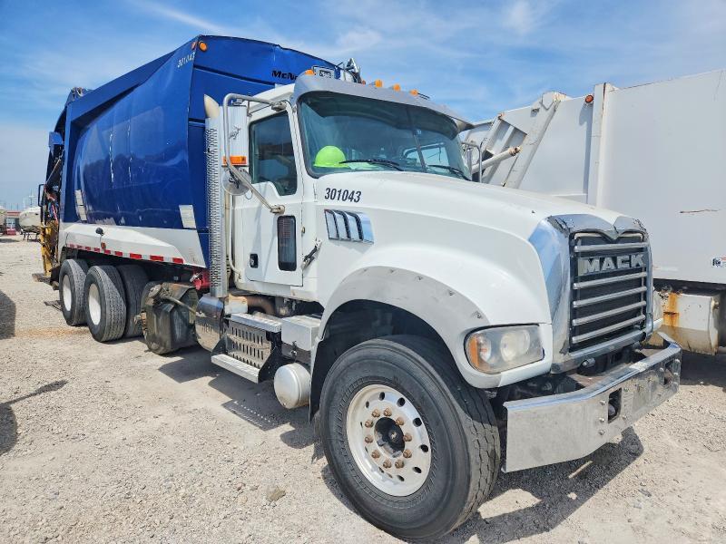 2012 Mack 700 GU700