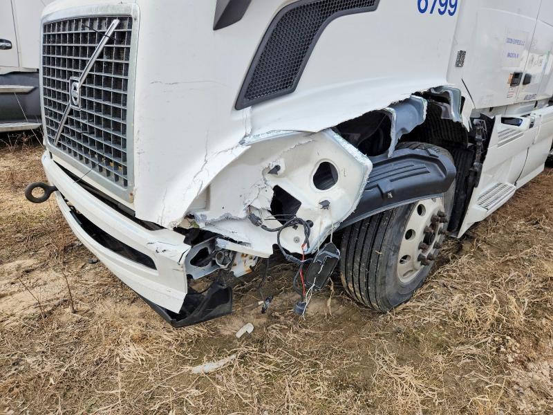 2016 Volv O VNL Semi Truck