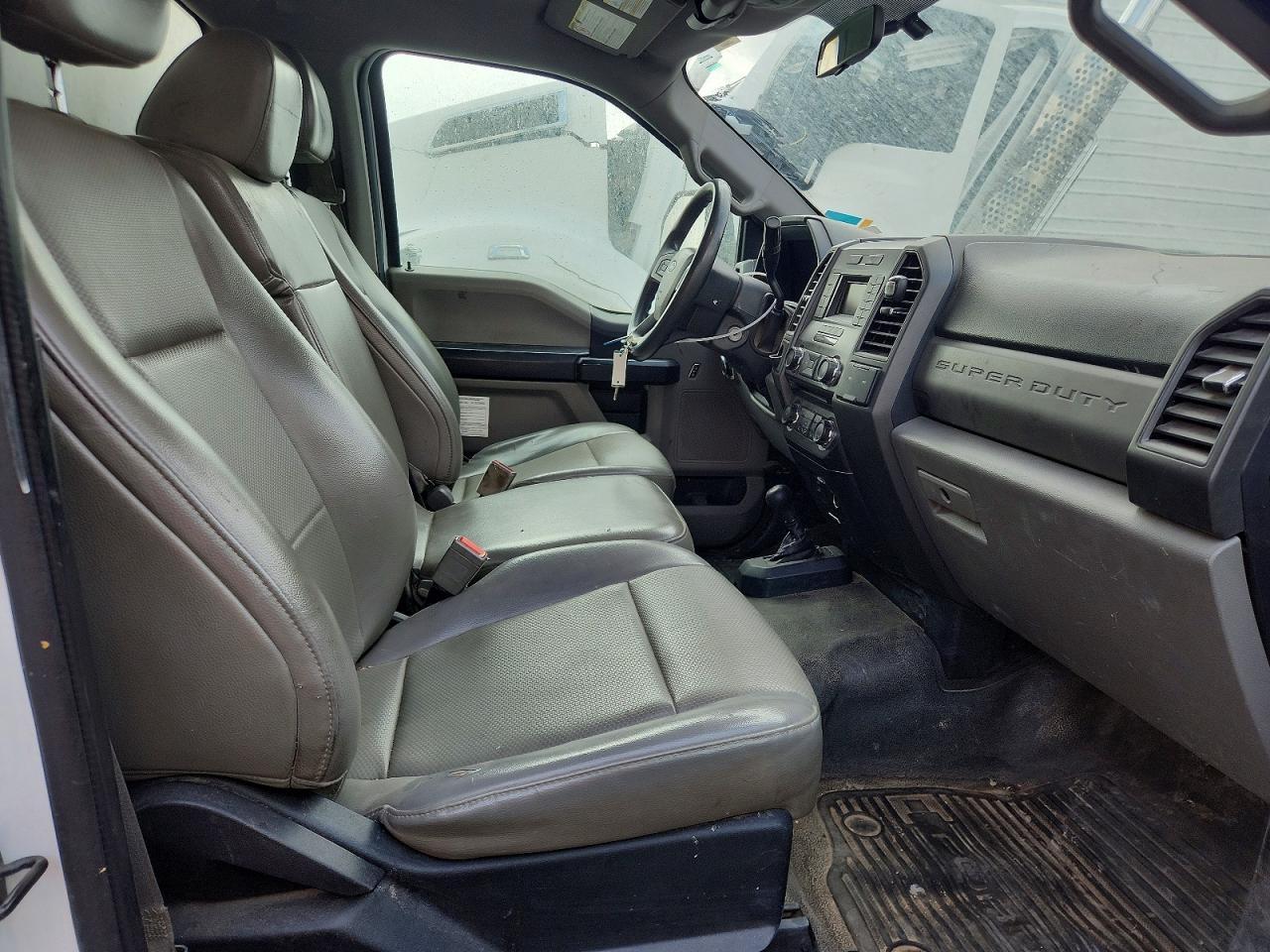 2018 Ford F550 Super Duty BOX Truck