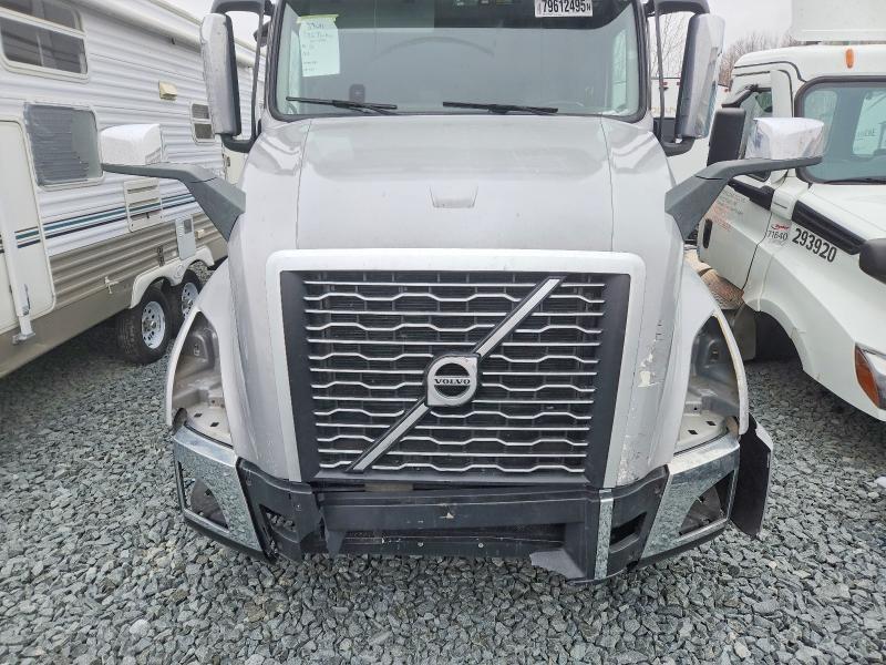 2021 Volvo VNL Semi Truck