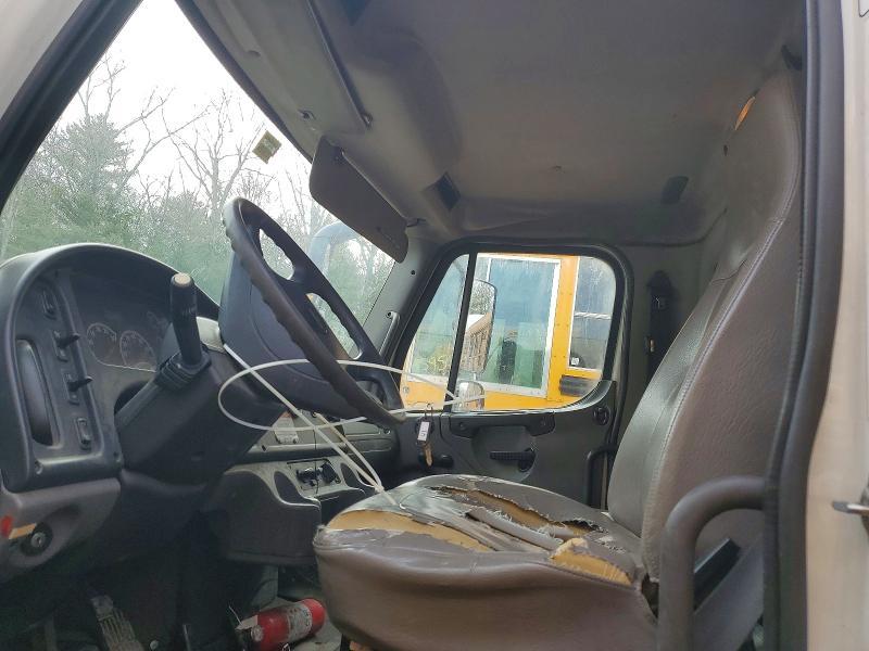 2013 Freightliner Business Class M2 BOX Truck