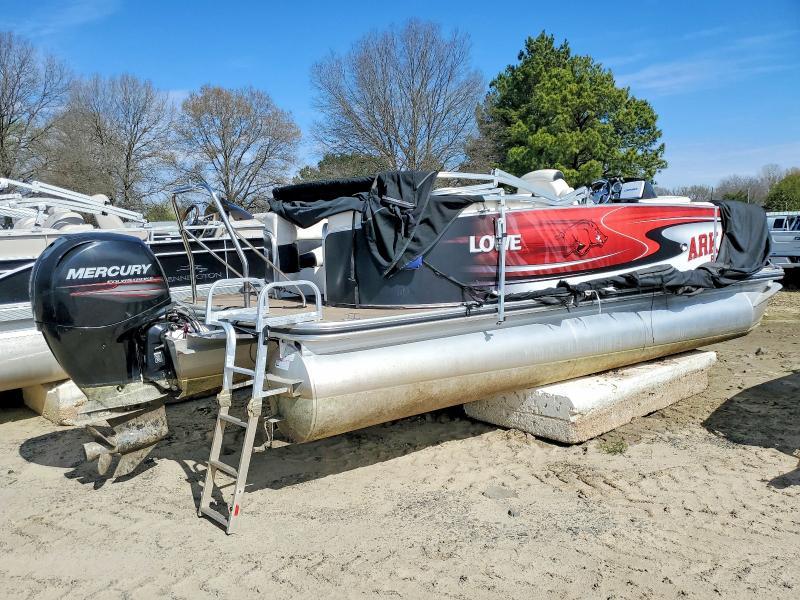 2013 Lowe Pontoon