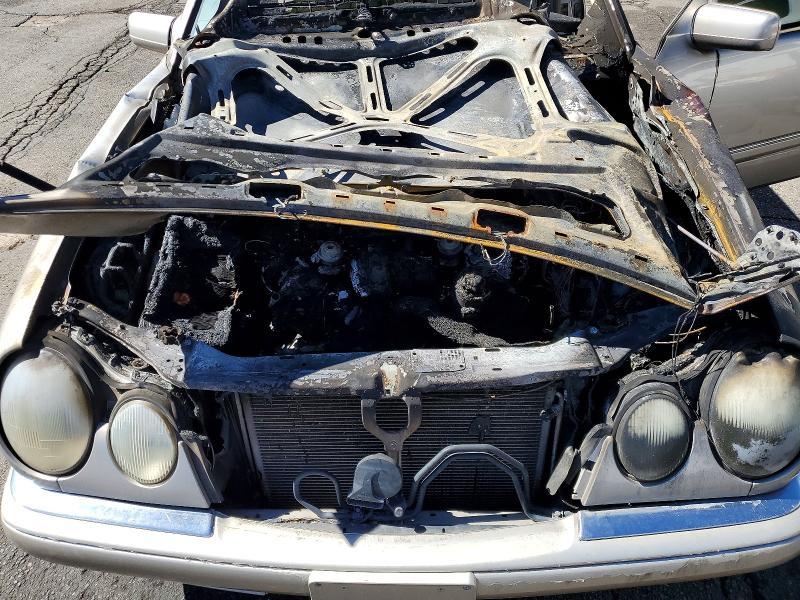 1999 Mercedes-Benz E 320