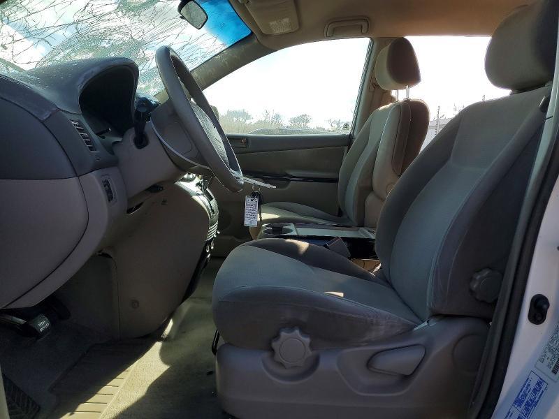 2004 Toyota Sienna le 8 Passenger