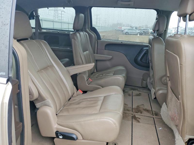 2013 Chrysler Town & Country Touring l