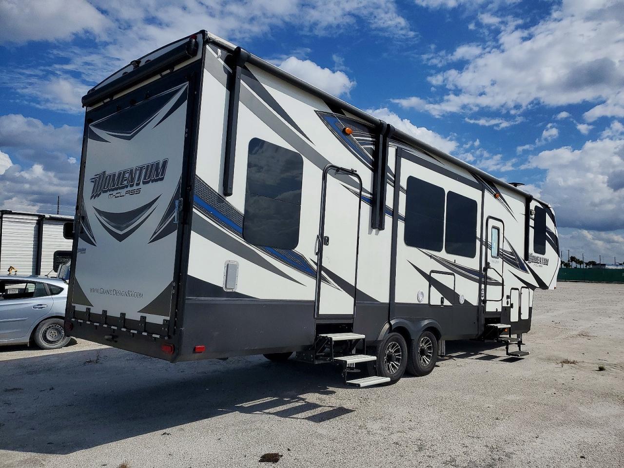 2017 Grand Design Momentum Camper