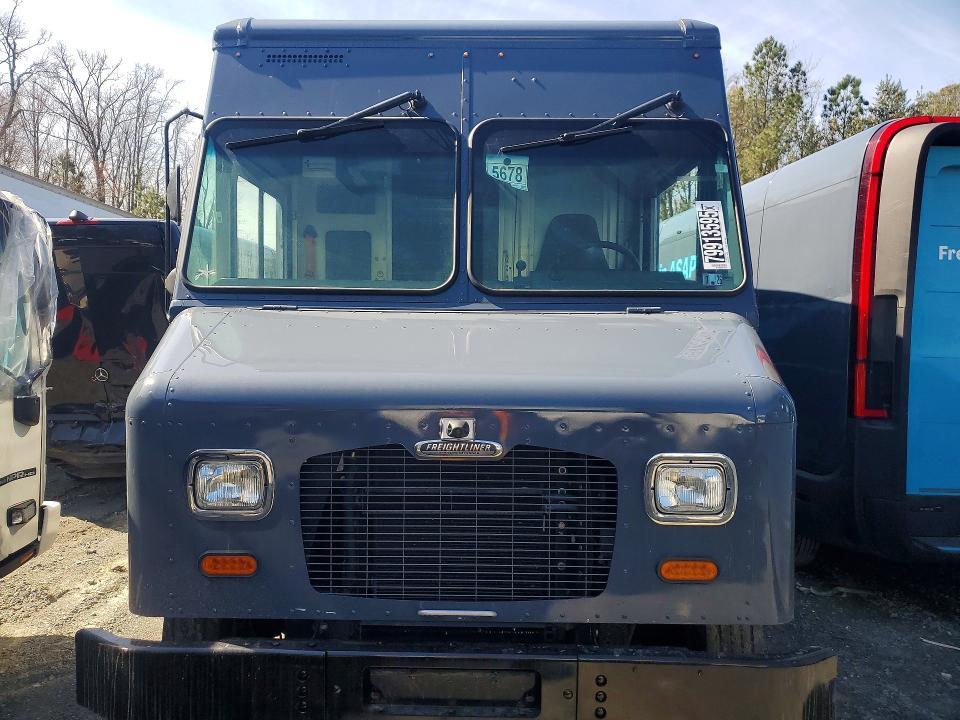 2021 Freightliner MT45G Chassis Delivery Truck
