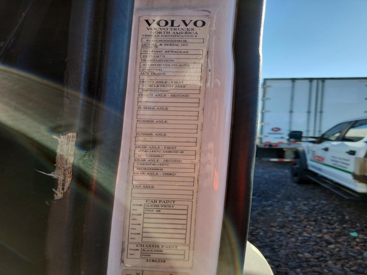 2016 Volv O VNL Semi Truck