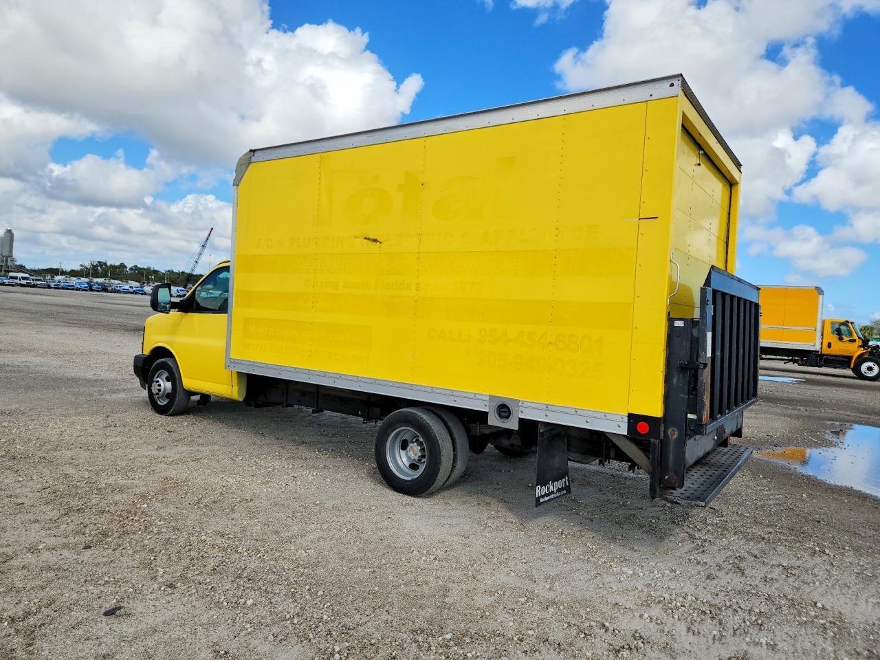 2017 Chevrolet Express BOX Truck