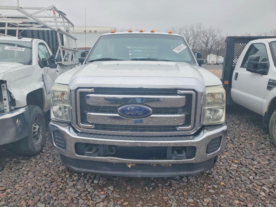 2016 Ford F350 Super Duty Flatbed Truck