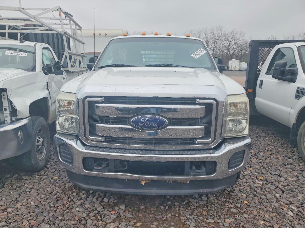 2016 Ford F350 Super Duty Flatbed Truck