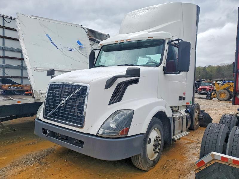 2017 Volvo VNL Semi Truck