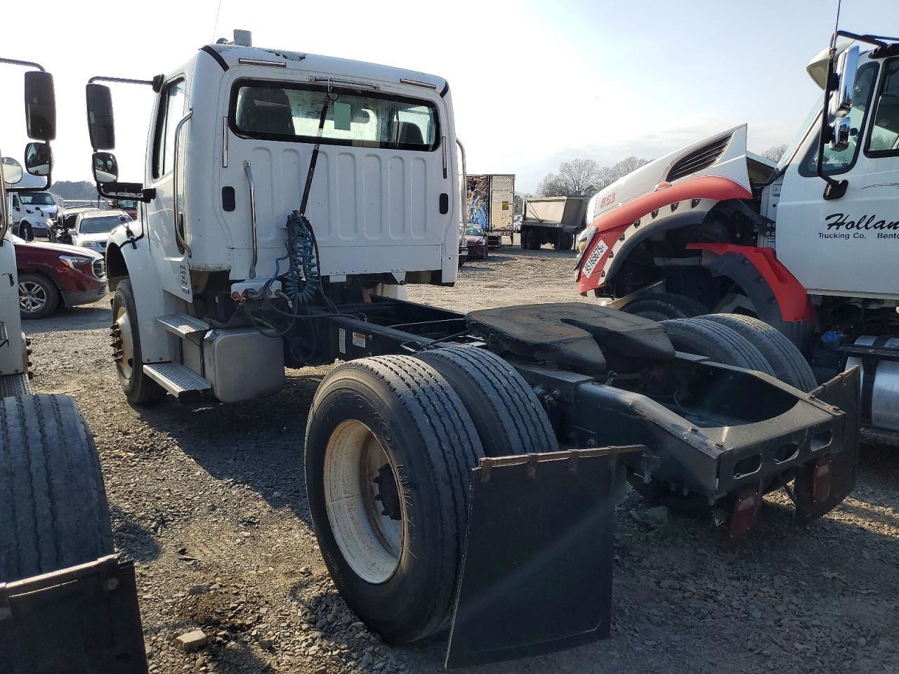 2010 Freigliner 2010 Freightliner Business Class M2 Semi Truck