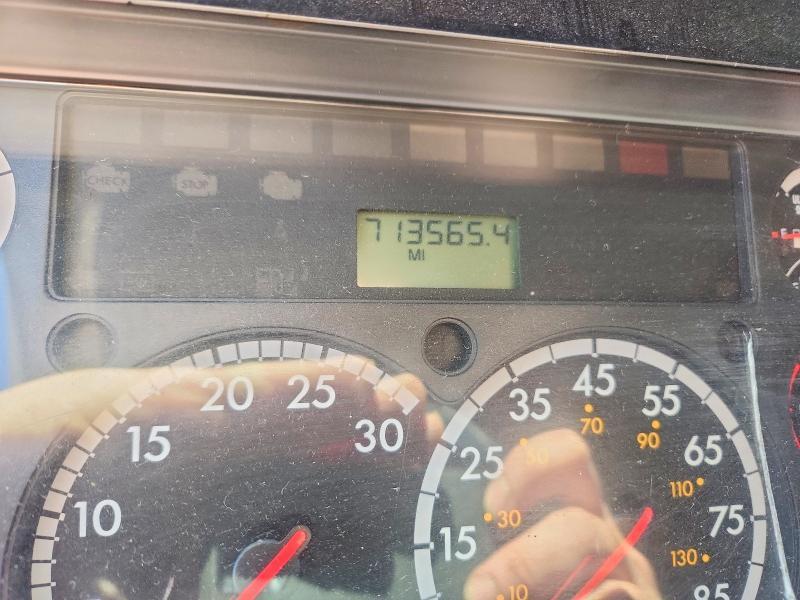 2015 Freightliner Cascadia Semi Truck