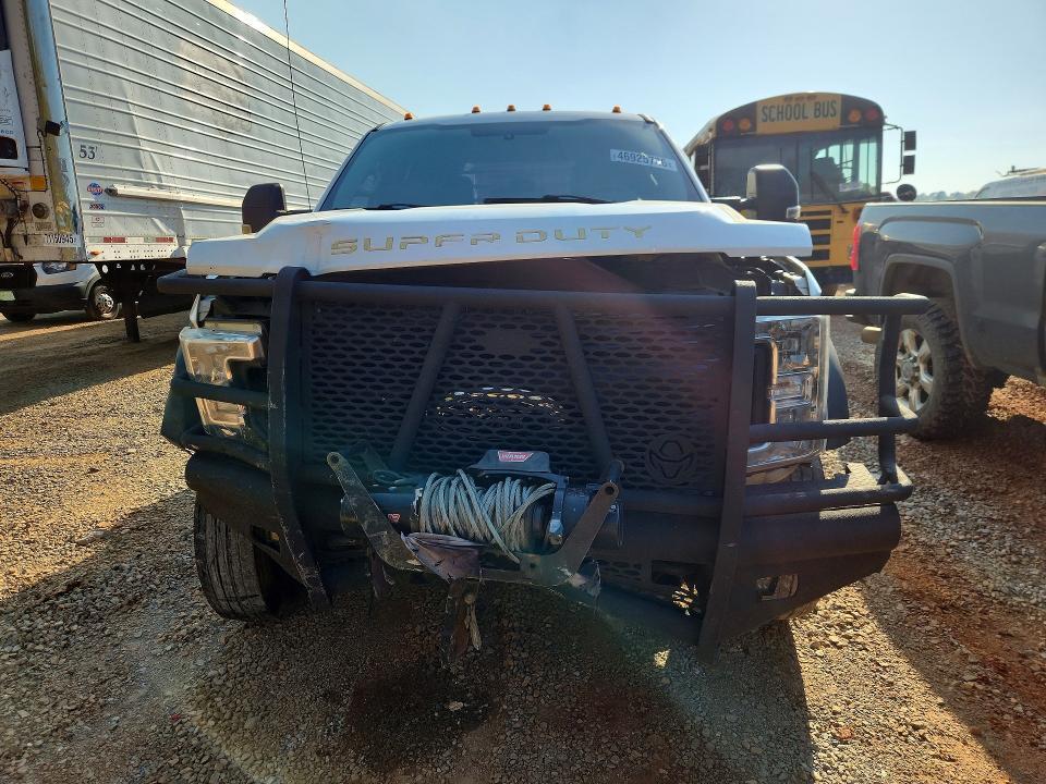 2017 Ford F550 Super Duty Flatbed Truck