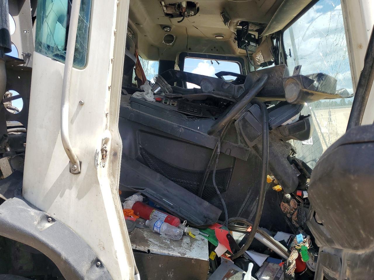 2018 Mack Refuse Truck