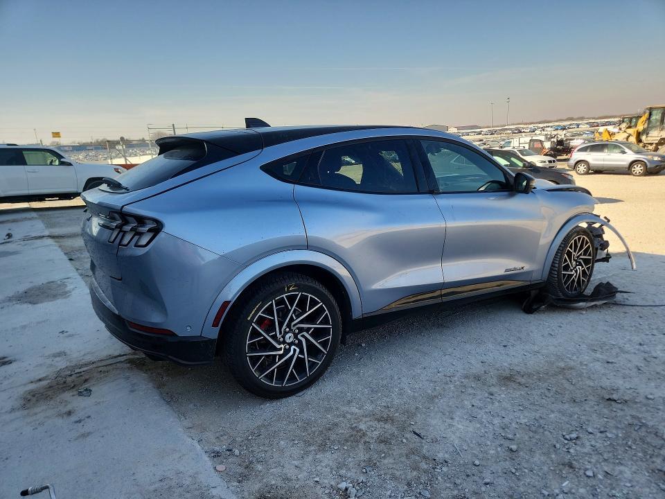 2022 Ford Mustang Mach-e gt