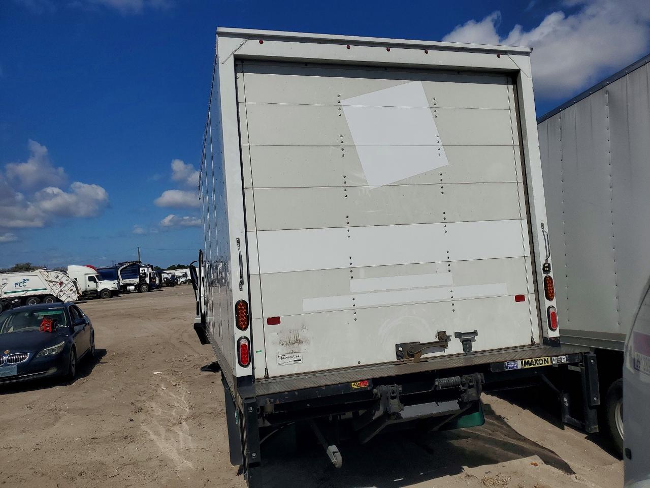 2024 Isuzu NPR XD
