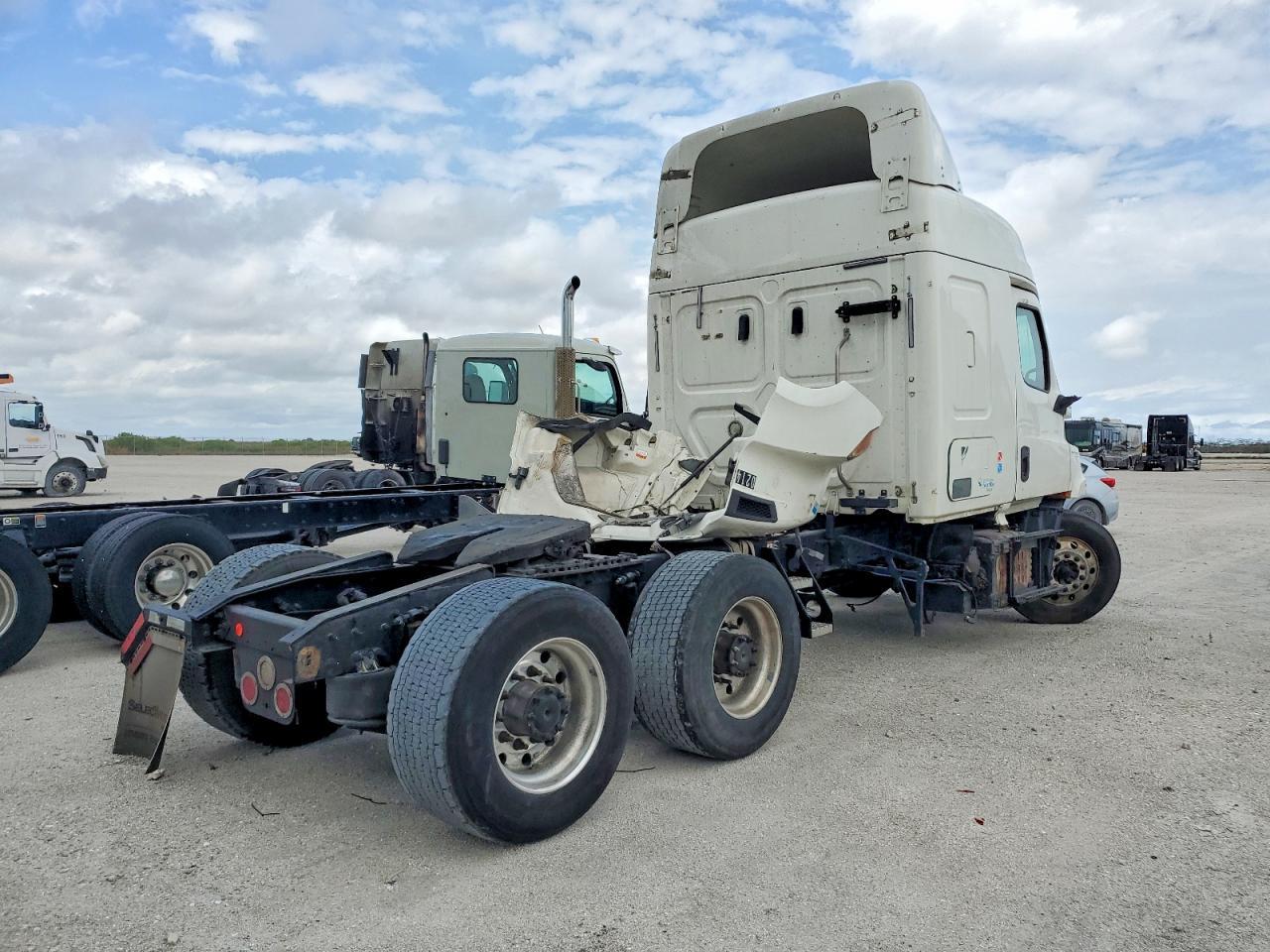 2020 Freigliner 2020 Freightliner Cascadia 116 Semi Truck