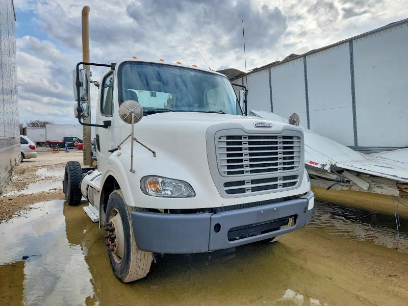 2015 Freightliner Business Class M2 Semi Truck