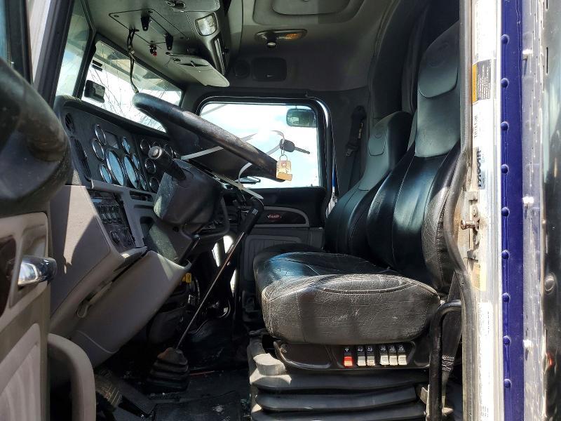 2022 Peterbilt 389-semi Truck