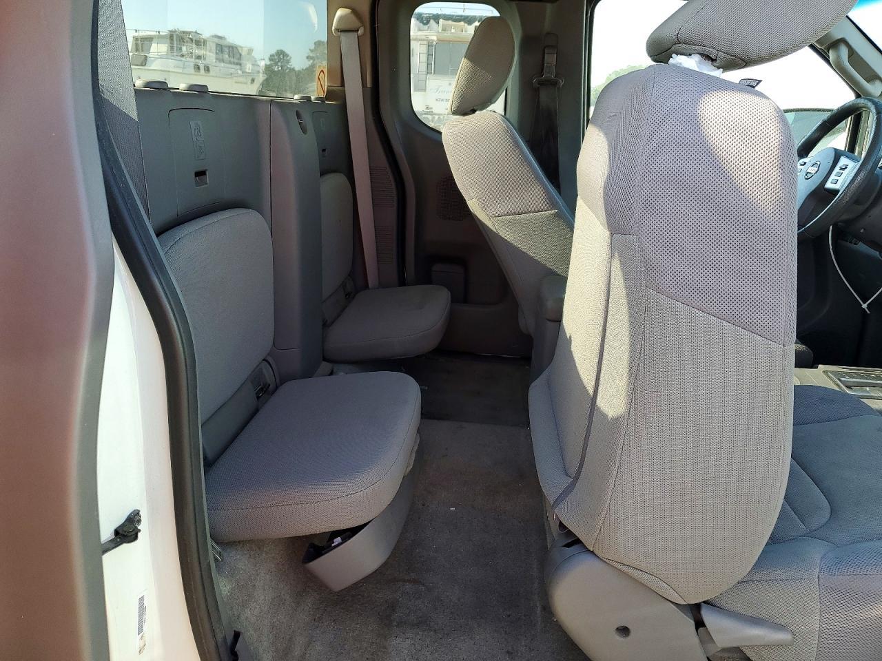 2015 Nissan Frontier S