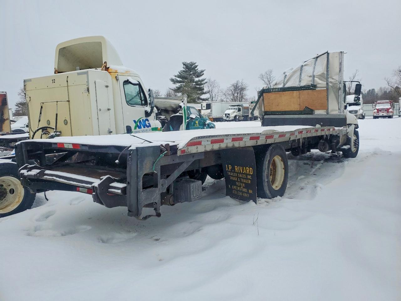 2014 Hino 268 Flatbed Truck