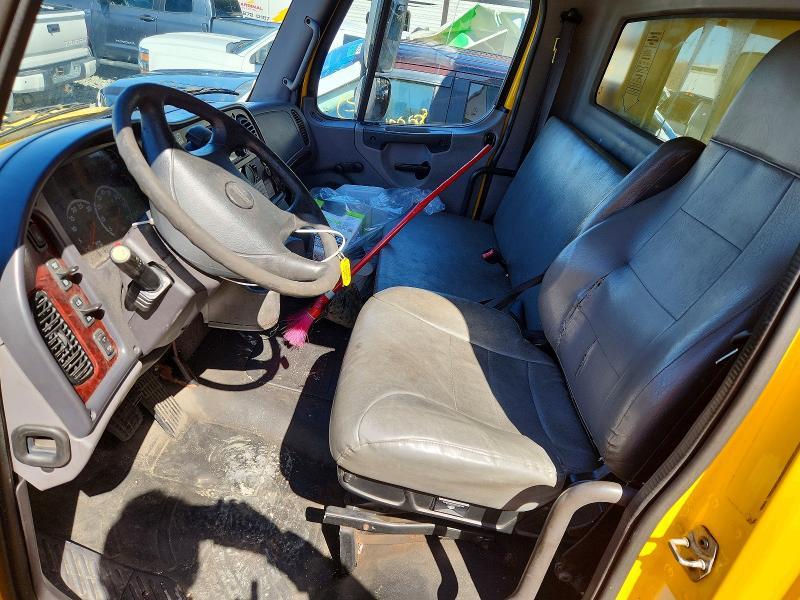 2017 Freightliner Business Class M2 BOX Truck