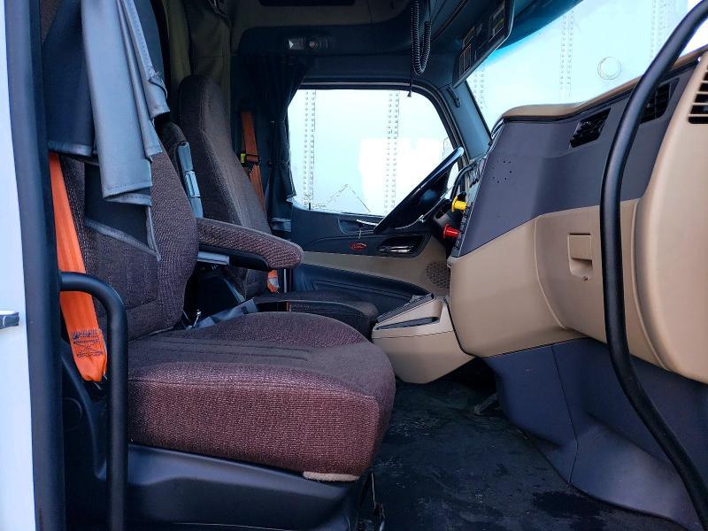 2017 Peterbilt 579 Semi Truck