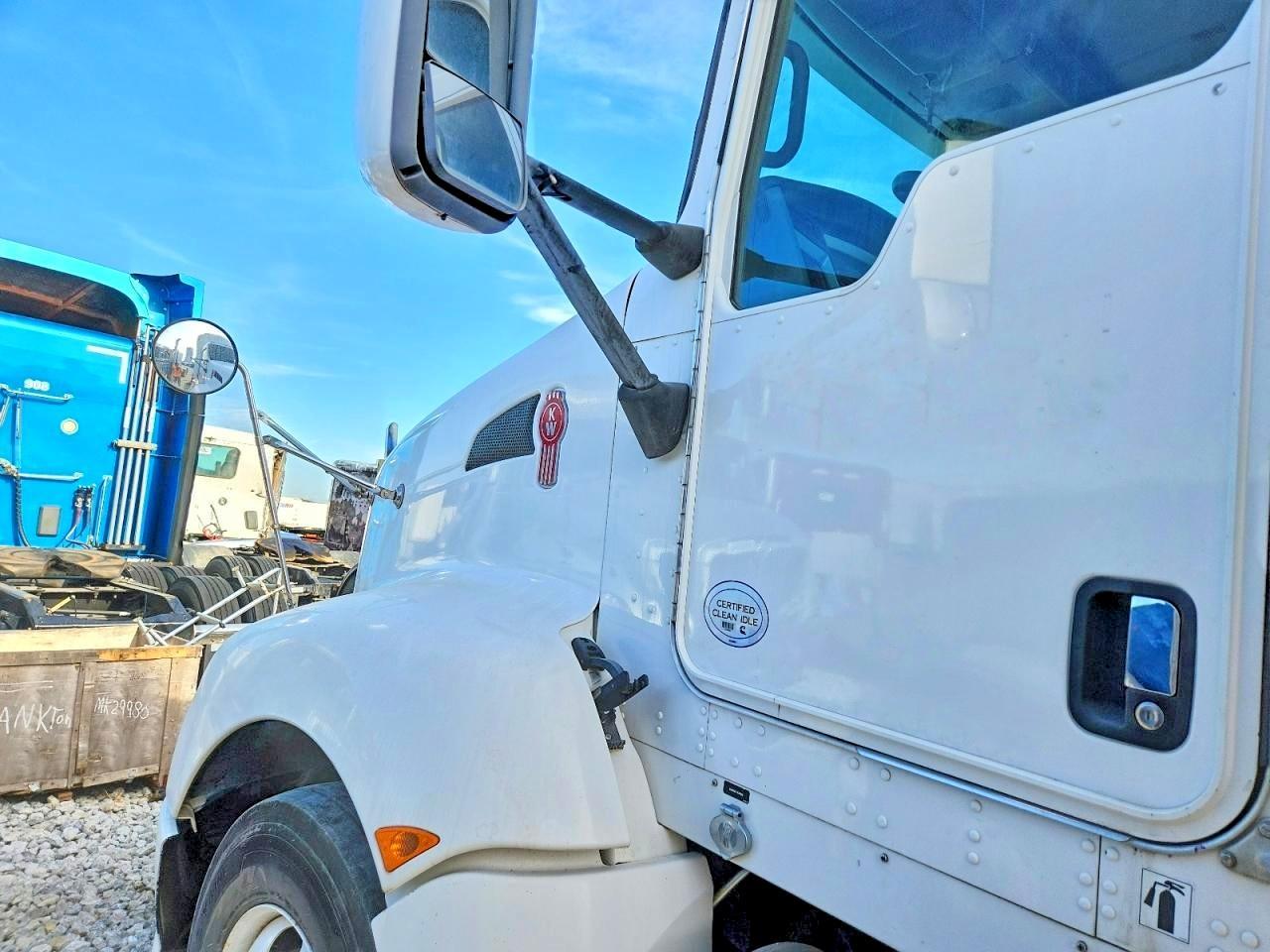 2013 Kenworth T660 Semi Truck