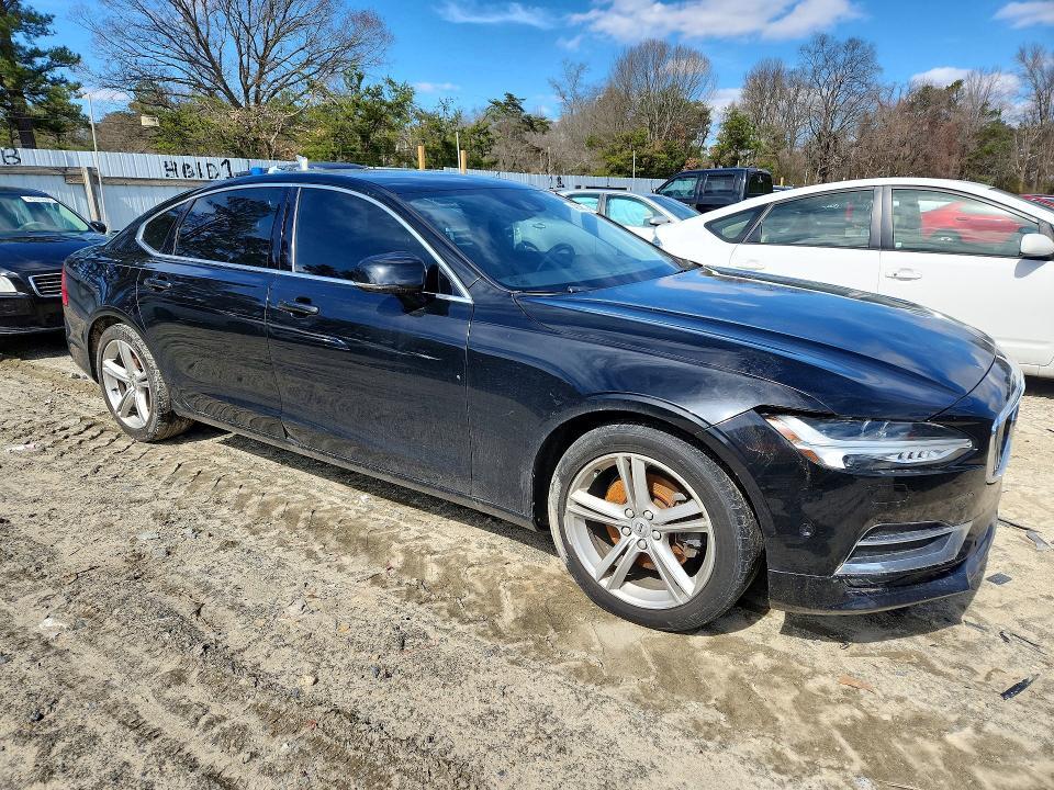 2018 Volvo S90 T5 Momentum