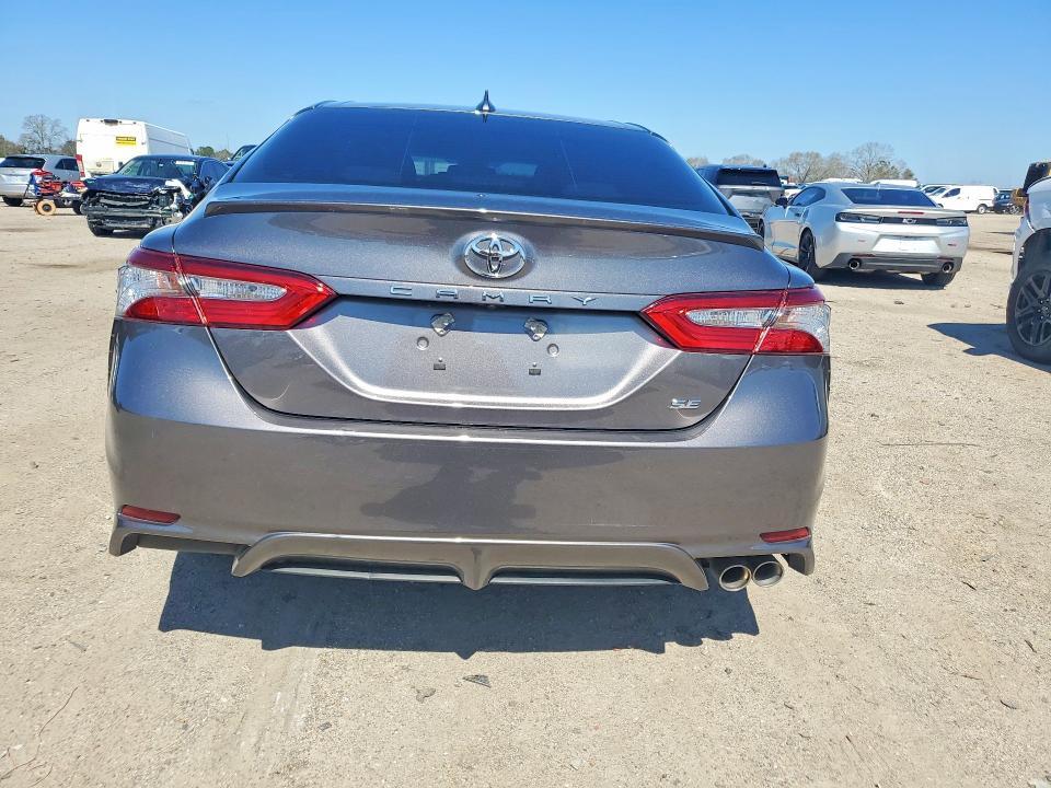 2018 Toyota Camry se
