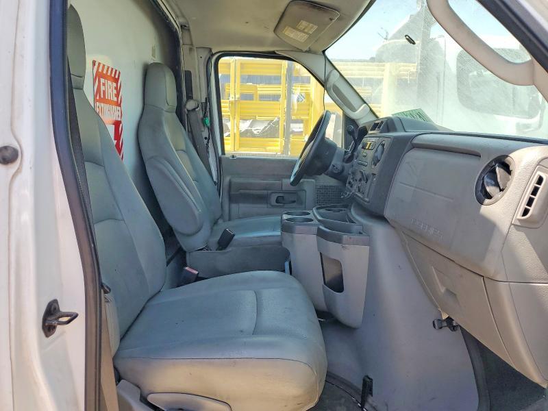 2013 Ford E350 box Truck