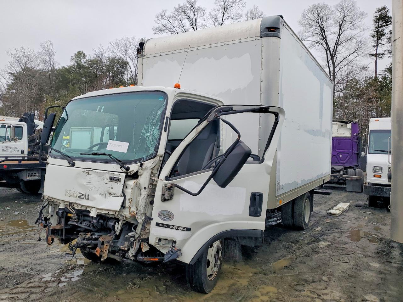 2017 Isuzu NRR BOX Truck