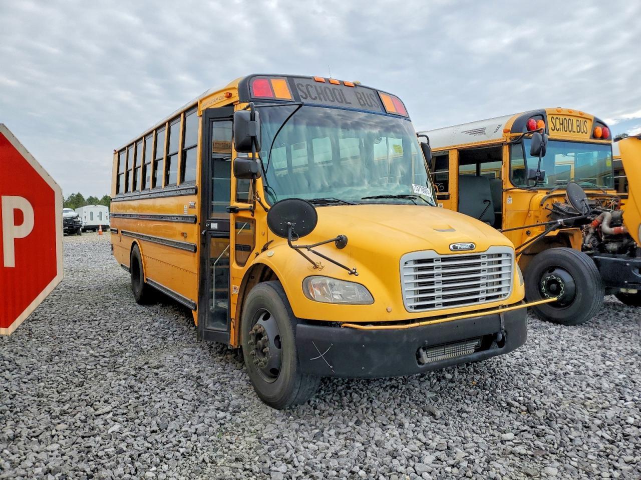 2011 Freigliner 2011 Thom SAF-T-LINER C2-School Bus