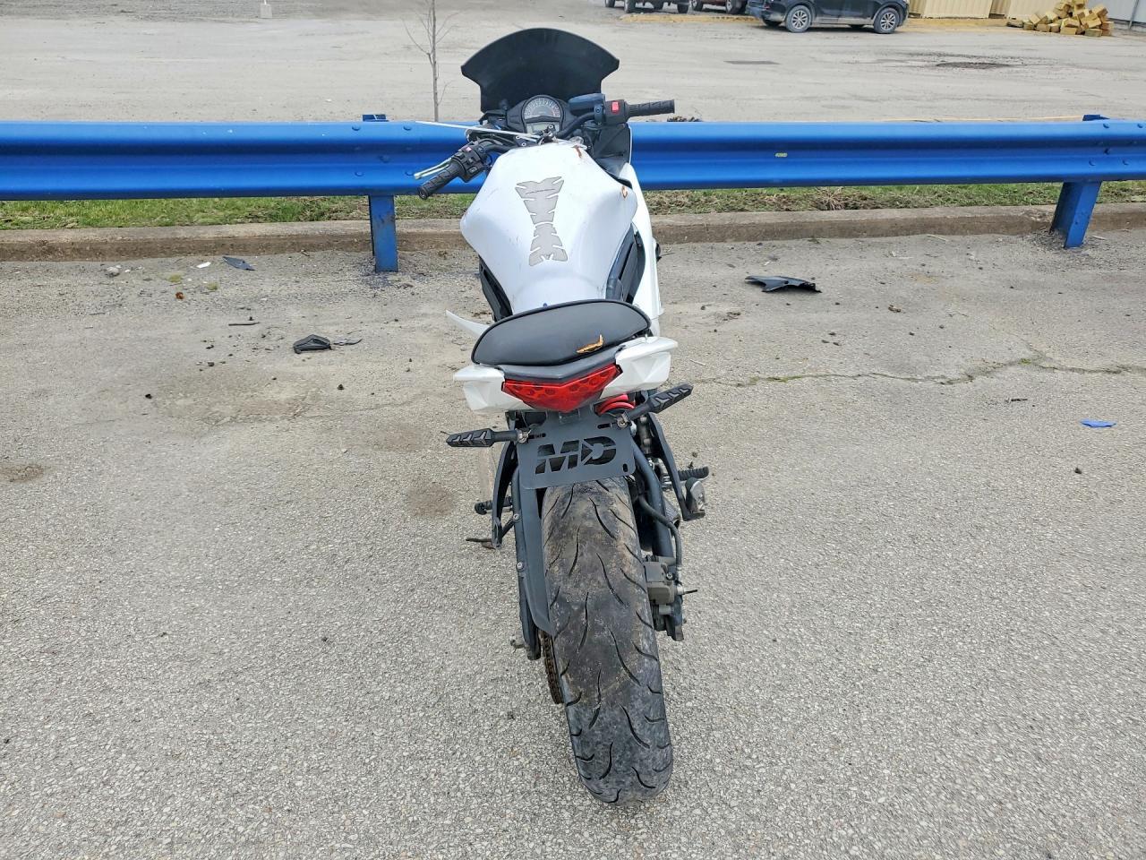 2013 Kawasaki EX650 E